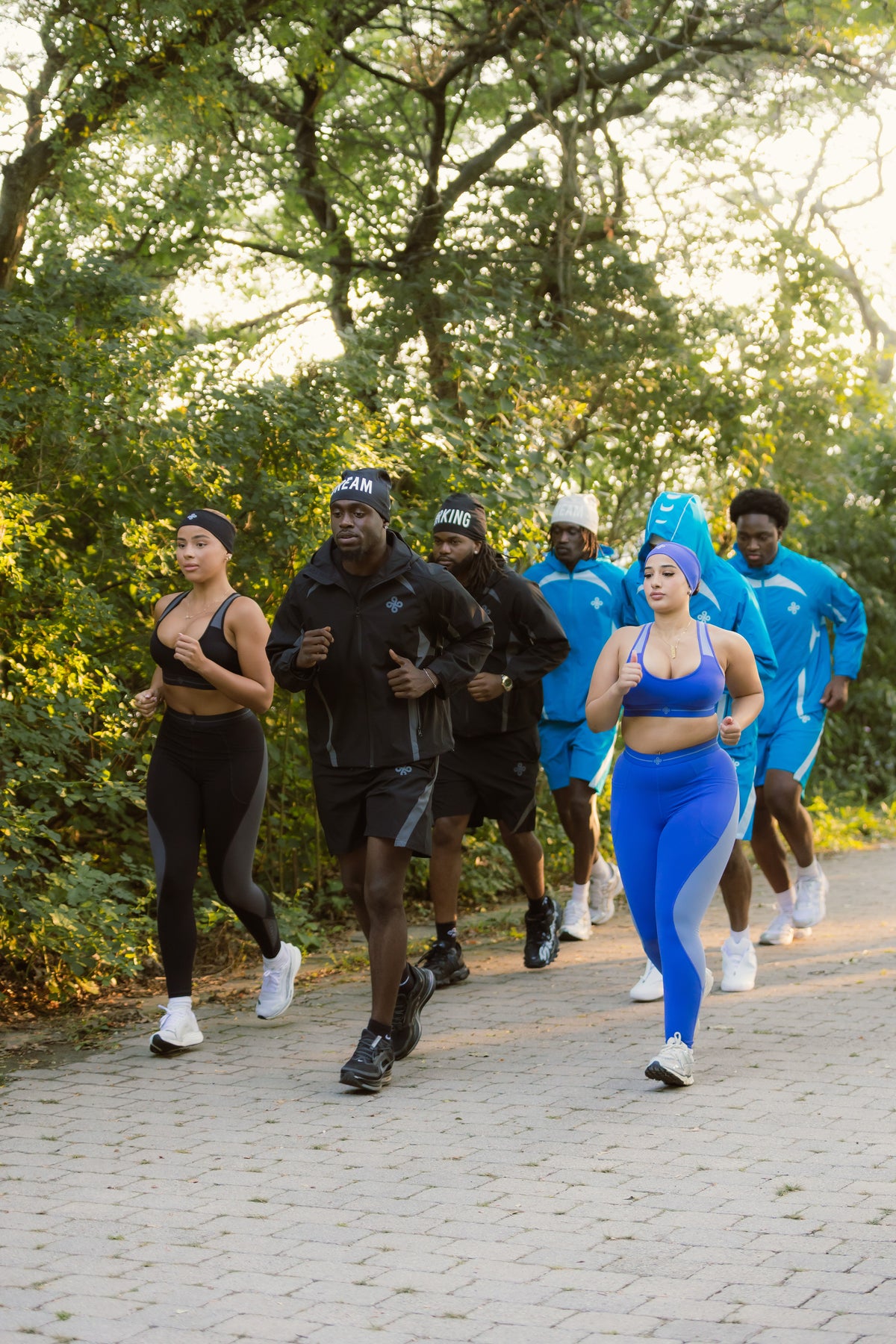DreamWorking runners moving together outdoors